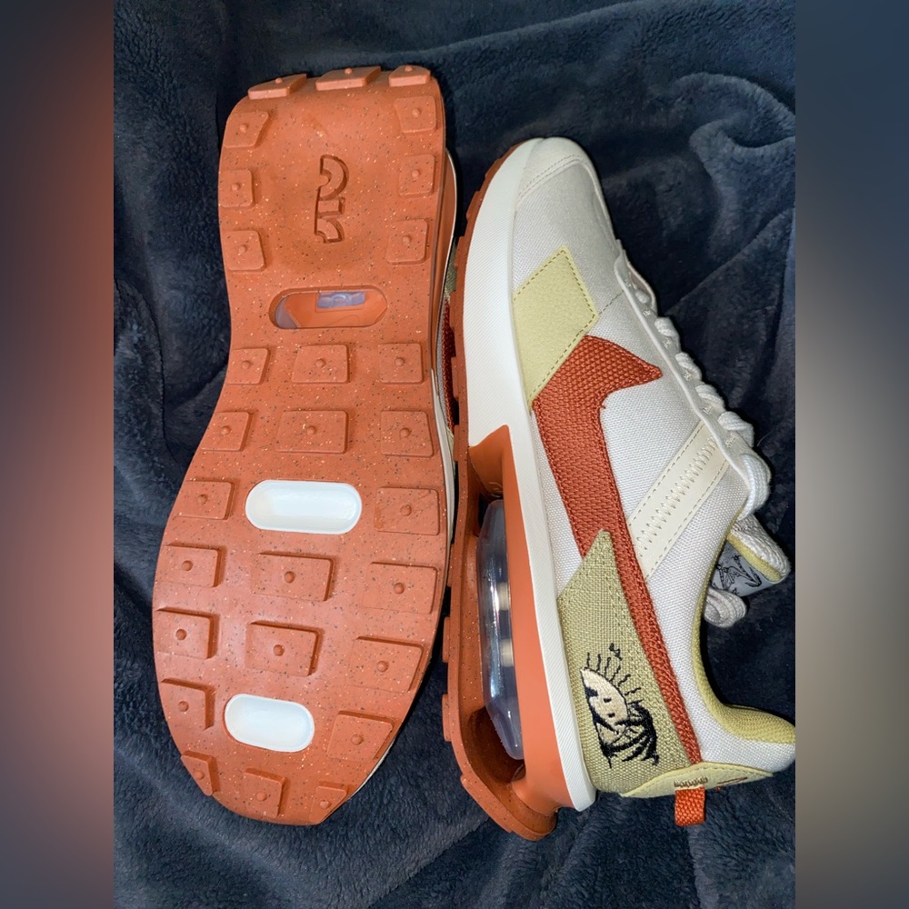 Nike Air Max Pre Day Sun Club size 9.5